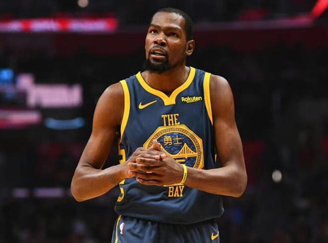 少高水平的 少高水平的